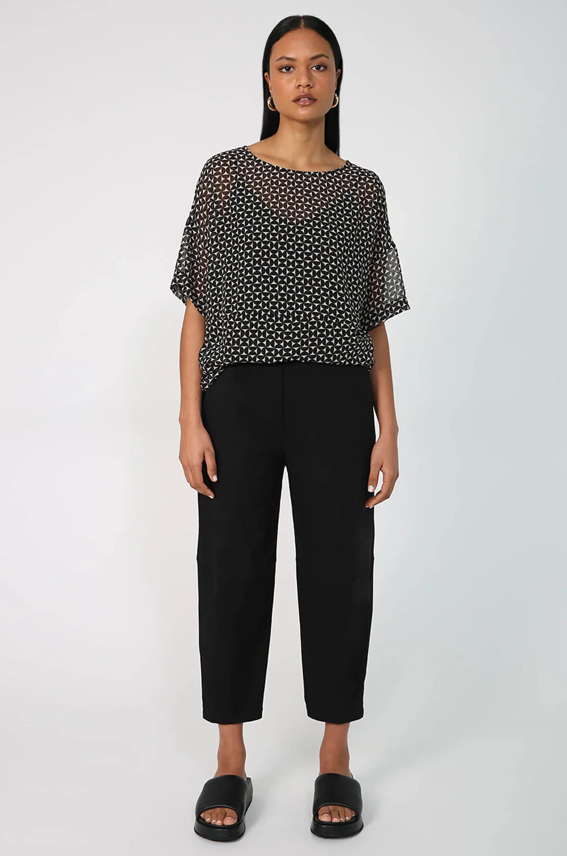 globes tee / black|ecru geo print