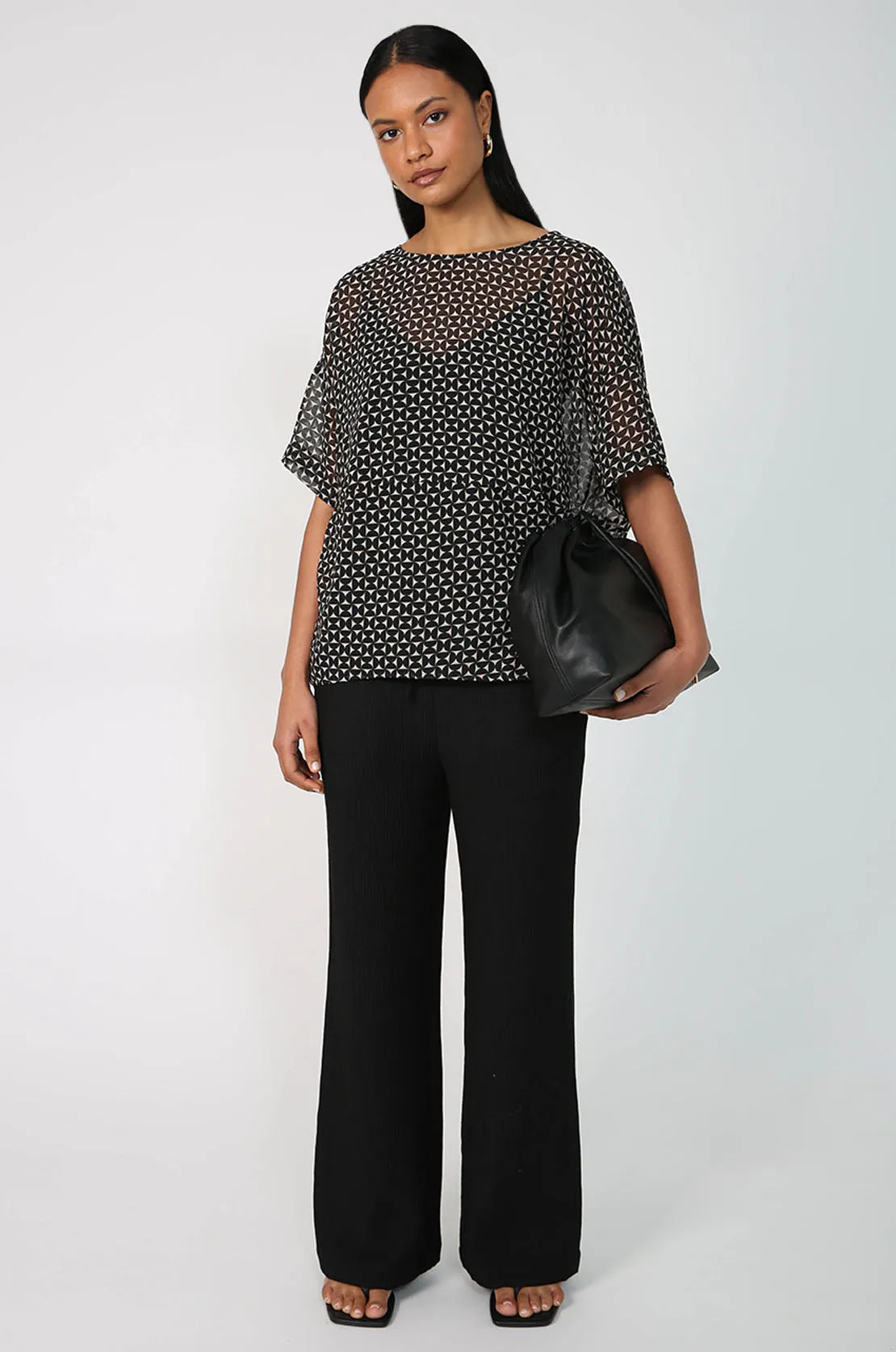 globes tee / black|ecru geo print