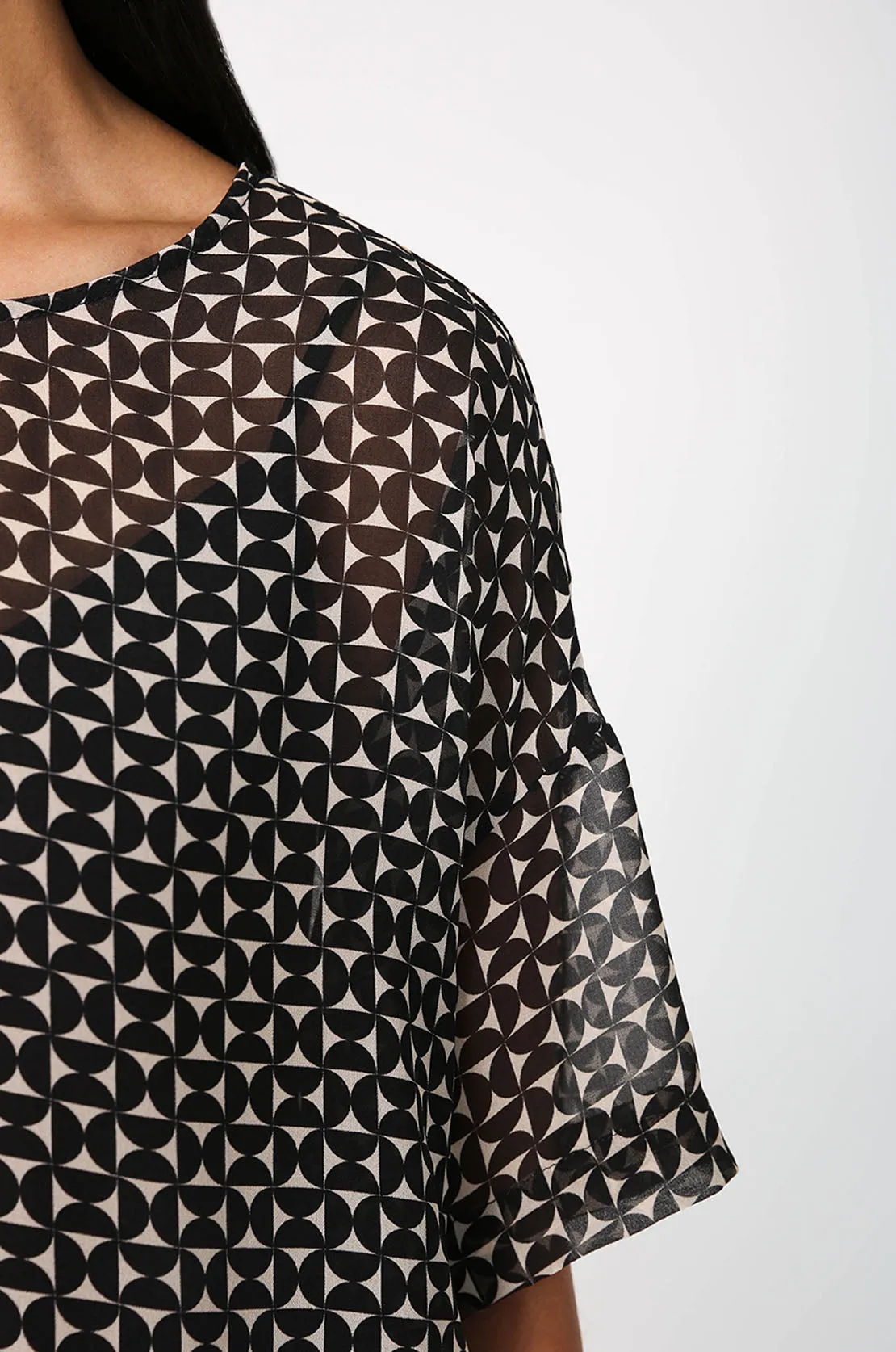 globes tee / black|ecru geo print